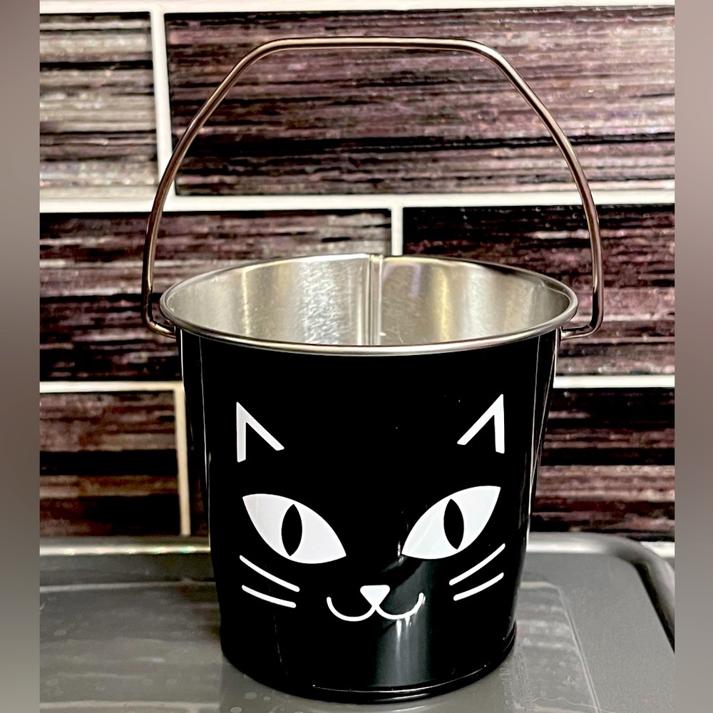 πΈ3/$25 π Target Halloween Witchβs Brew Black Cat Metal Pail Scented Candle - Picture 3 of 12